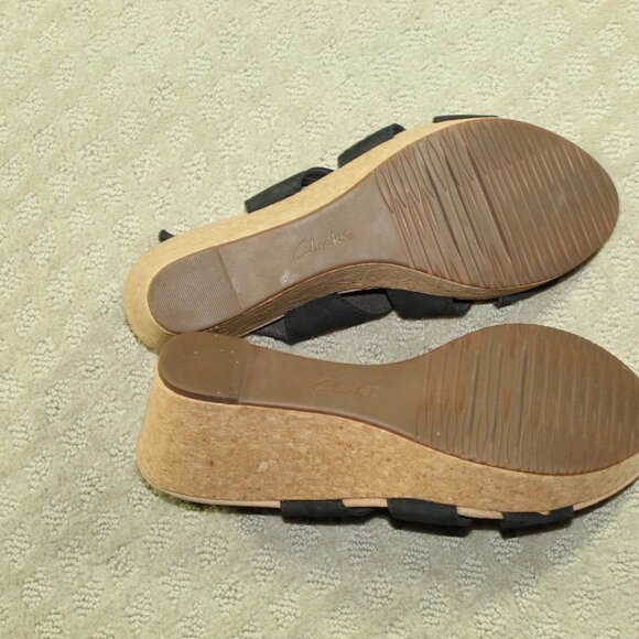 Collection By Clarks 9.5 Black Nubuck Hook & Loop Slingback Cork Wedge Heels - Picture 6 of 7